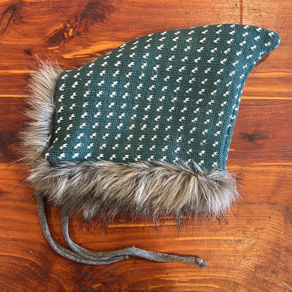 Girls’ Bespoke Hat and Hand Warmer, real fur - Picture 5 of 8